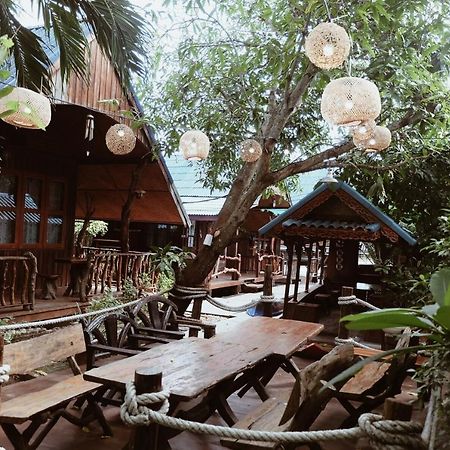 Ruennamyen Resort Amphawa Samut Songkhram Buitenkant foto