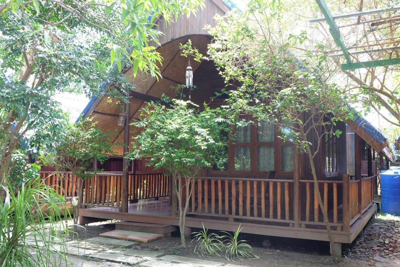 Ruennamyen Resort Amphawa Samut Songkhram Buitenkant foto