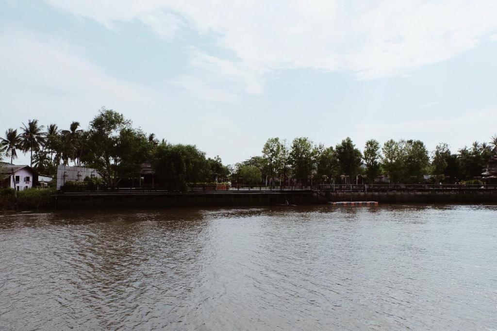 Ruennamyen Resort Amphawa Samut Songkhram Buitenkant foto