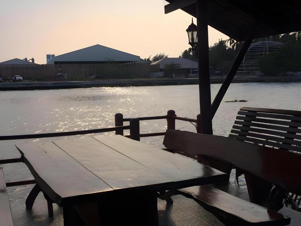 Ruennamyen Resort Amphawa Samut Songkhram Buitenkant foto